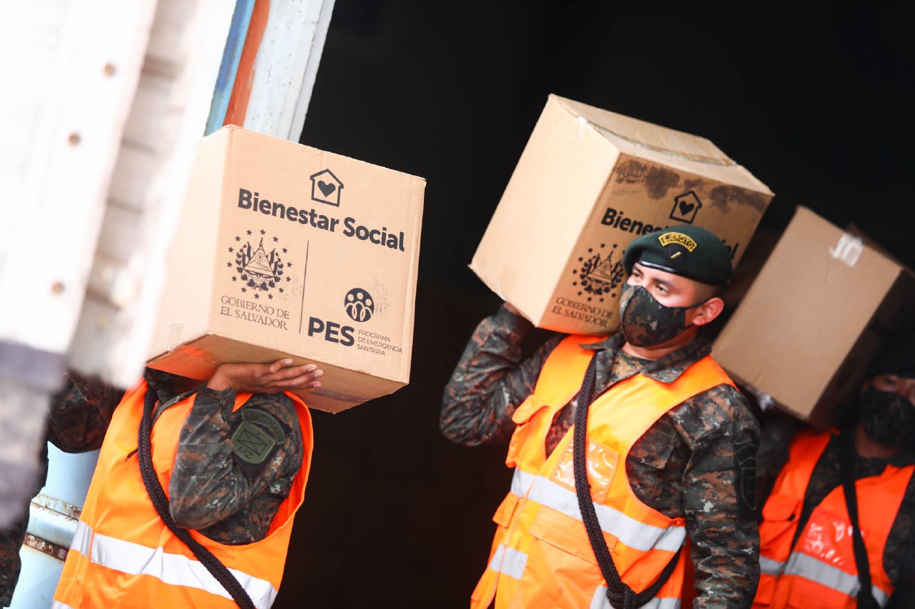 Ejército de Guatemala reparte paquetes alimentarios enviados como ayuda por el Presidente Bukele ejercito-de-guatemala-reparte-paquetes-alimentarios-enviados-como-ayuda-por-el-presidente-bukele